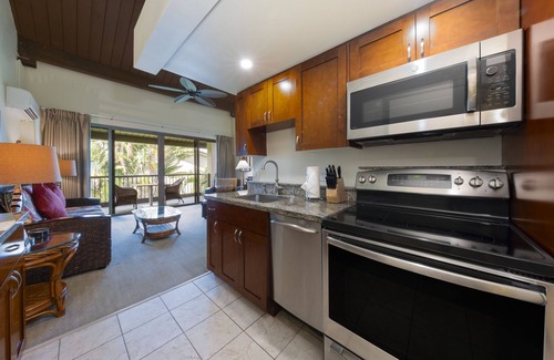 Princeville Hotel | Tropical Paradise Retreat in Princeville! Full Kitchen, Swimming Pool!