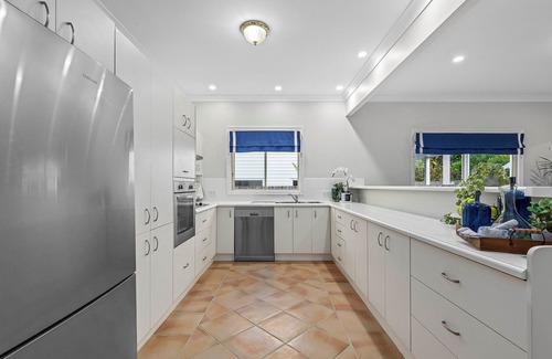 Hendra House | Tropical Paradise with Grand Pool and Luxe Living