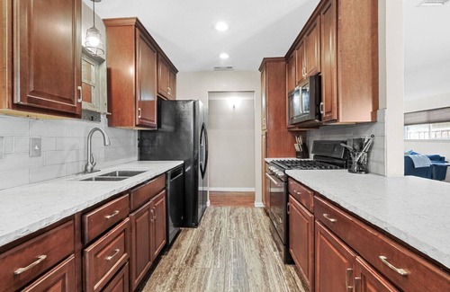 Richardson House | Tropical Pool w/Tiki Bar, Fire Pit, Swing