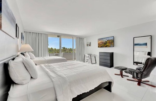 Galt Mile Resort | Tropical Retreat! Luxurious Stay with Pool, Spa & Yoga by the Sea