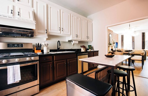 Historic Downtown House | True 3-bed in a luxury brownstone 15 mins from NYC!