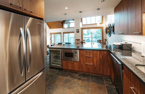 Upper Village Ski Chalet | TRUE Ski inSki out Hot Tub on Village Run-TRULY Slopeside-Luxury, Amazing Views.