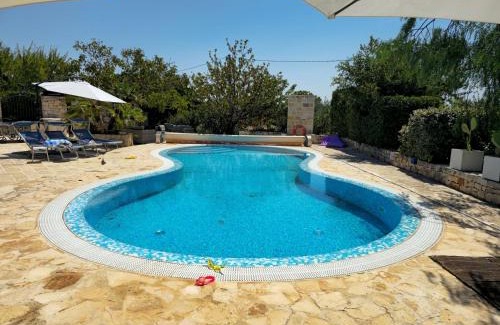 Martina Franca House | Trullo Olivia con piscina riscaldata, natura e relax