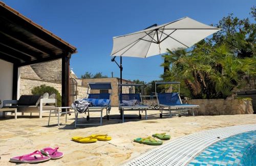 Martina Franca House | Trullo Olivia con piscina riscaldata, natura e relax