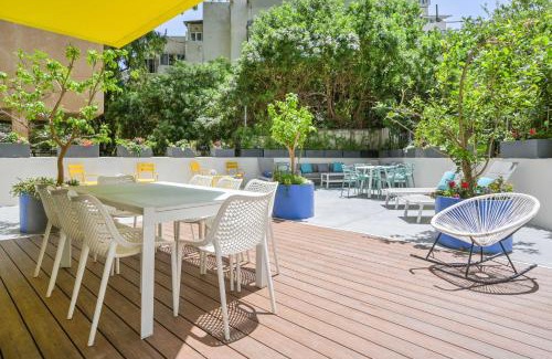 Tel Aviv Promenade Apartment | Trumpeldor Garden 3BR Private POOL by HolyGuest