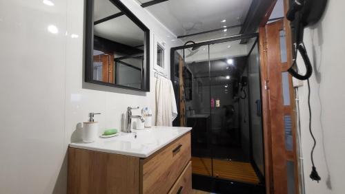 Le Trait Apartment | Tsara Home