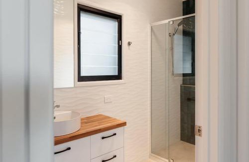 Rathdowney House | Tuckeroo Cottages - Cockatoo Cottage