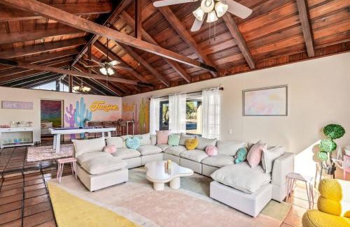 Casas Adobes House | Tucson Escape: 5br - Pool - CCP - Eclectic-Themed