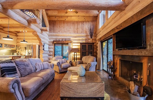 Mount Lemmon Cabin | Tucson Tri-Level Mt Lemmon Retreat w/multiple decks is walkable to Summerhaven