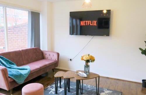 The Westside House | Tudors eSuites - 4 Bedroom City Centre House - 44M