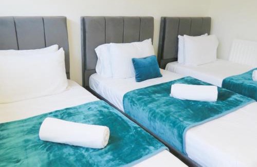 The Westside House | Tudors eSuites - 4 Bedroom City Centre House - 44M