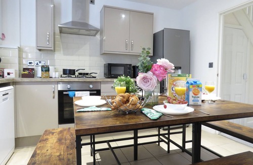 Birmingham House | Tudors eSuites 4 Bedroom House