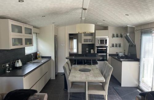 Ringwood House | Tulip on Oakdene