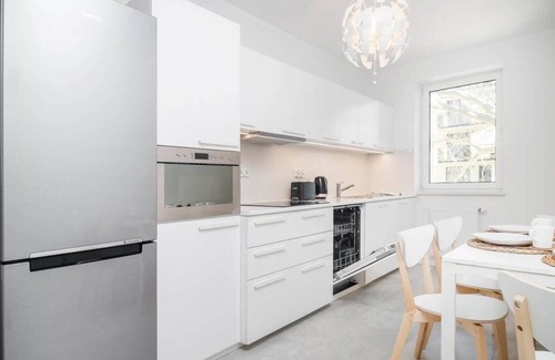 Srodmiescie Apartment | Tumskie Ogrody II 14 Wrocław | Spacious 3-Bedroom Apartment | Two Parking Spaces