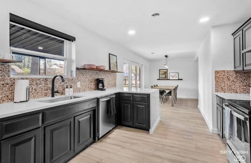 Rogers House | Turtle Creek Casa Sleeps 10