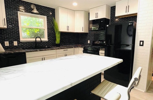 Smyrna House | Tuxedo Touch Modern 2BR Townhouse