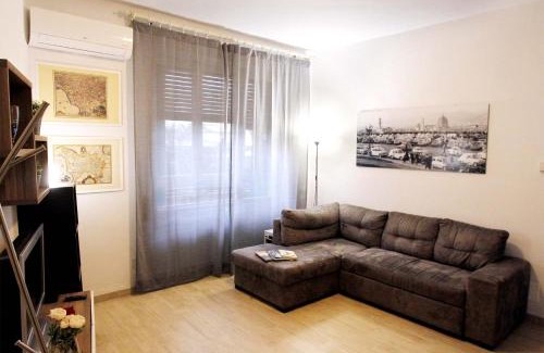 Isolotto Apartment | TwelveHolly apartment