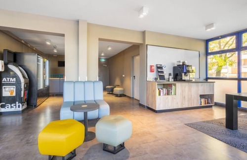 Suedvorstadt House | Twin Room, Shower, Toilet - a & o Dresden Hauptbahnhof