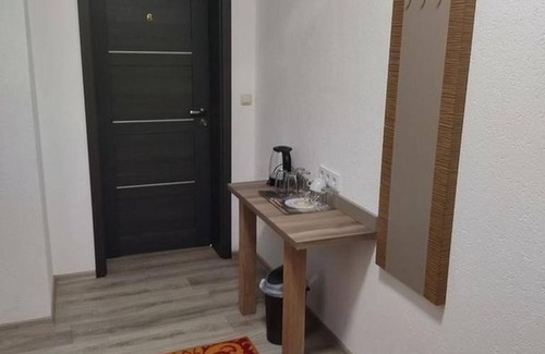 Adorf Apartment | Twin room with shared bathroom