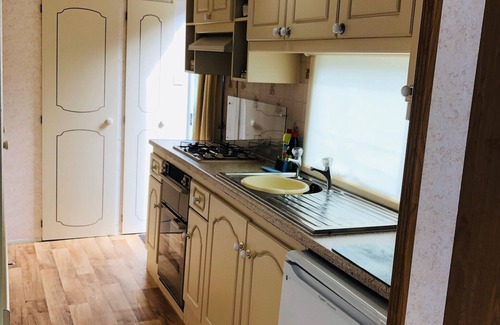 Barbrook Cottage | Two bed static (Sleeps 6). Walking distance of Lynton with onsite fishing