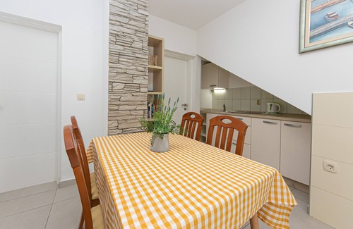 Drasnice Apartment | Two bedroom apartment near beach Drašnice, Makarska (A-6652-e)