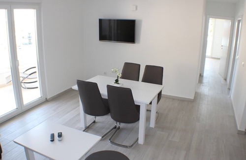 Promajna Apartment | Two bedroom apartment with terrace and sea view Promajna, Makarska (A-20710-i)