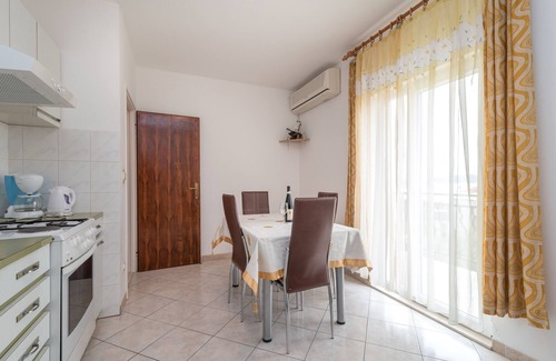 Slatine Apartment | Two bedroom apartment with terrace and sea view Slatine, Čiovo (A-16731-a)