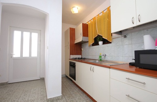 Slatine Apartment | Two bedroom apartment with terrace and sea view Slatine, Čiovo (A-16131-a)