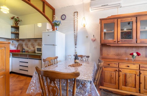 Sumartin Apartment | Two bedroom apartment with terrace Sumartin, Brač (A-764-a)