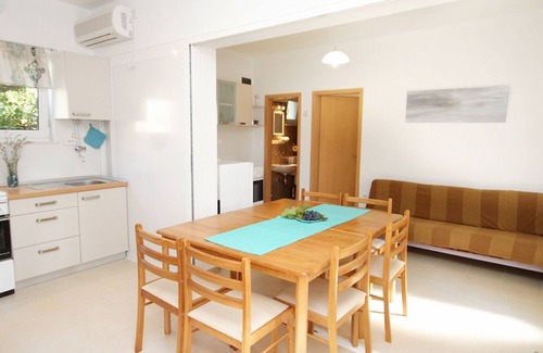 Sumartin Apartment | Two bedroom apartment with terrace Sumartin, Brač (A-5646-a)