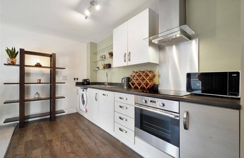 St. Mary's Park Apartment | Two bedroom apartment in the heart of Battersea