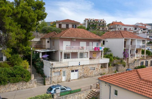 Island Hvar Apartment | Two-Bedroom Apartment in Jelsa
