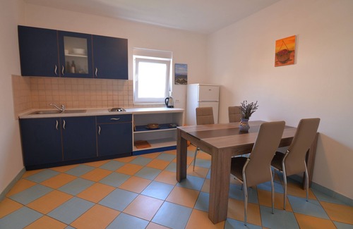 Tkon Apartment | Two bedroom apartment near beach Tkon, Pašman (A-16589-a)