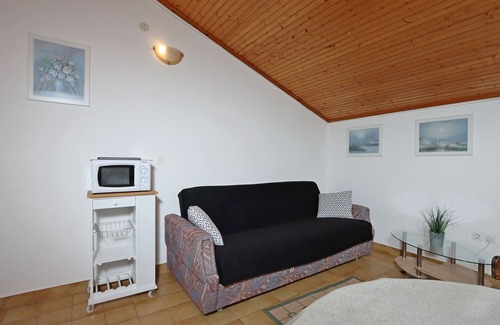 Rab Town Apartment | Two bedroom apartment near beach Supetarska Draga - Gonar, Rab (A-18650-d)