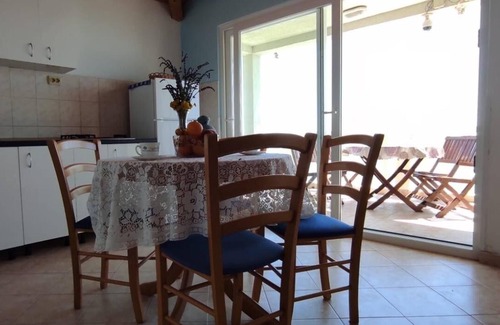 Milna Apartment | Two bedroom apartment near beach Milna, Vis (A-3036-b)