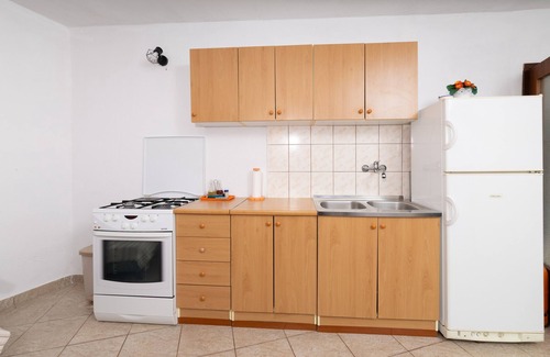 Gdinj Apartment | Two bedroom apartment with balcony and sea view Cove Pobij, Hvar (A-7506-b)