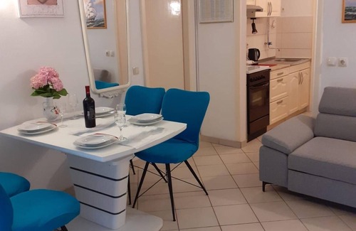 Island Hvar Apartment | Two bedroom apartment with terrace Jelsa, Hvar (A-4017-c)