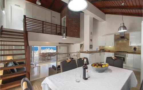 Prigradica House | Two-Bedroom Holiday Home In Prigradica