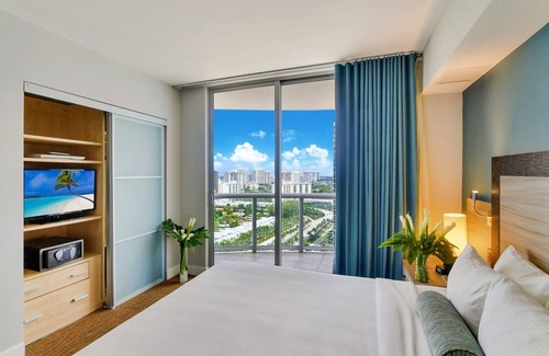 Sunny Isles Beach Hotel | Two-Bedroom Marenas Bayfront Apartment