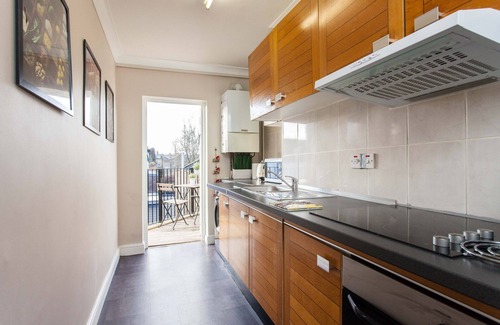 Canonbury Apartment | Two Bedroom Sunrise Apartment Balcony Centrl Angel