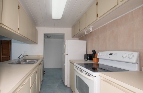 Governor's Harbour House | Two Bedroom with Loft directly on World Famous French Leave Beach