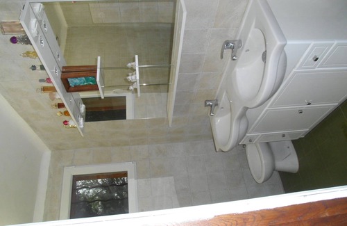 Saze House | Two bedrooms, in the countryside, near Avignon.