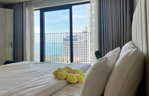 Tran Phu Beach Apartment | Two connecting studios with ocean view at center