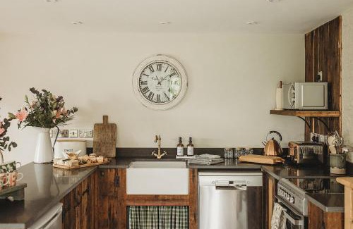 Llanwrtyd Wells House | Ty Bach, The Old School Holiday Homes