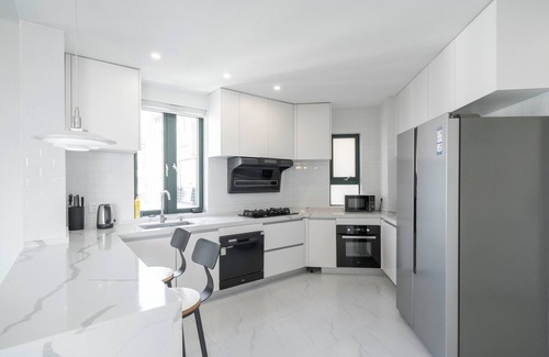 Xujiahui Bed & Breakfast | Tyms 3BR 2BA Apt Novel Garden Metro