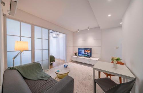 Xujiahui Apartment | Tyms Cozy 1BR APT TianShan Dynasty View