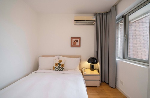 Changning Bed & Breakfast | Tyms Stylish 2BR APT Riverside Garden11