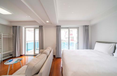 Wantiguan Apartment | Tyms Xujiahui Modern 1BR APT