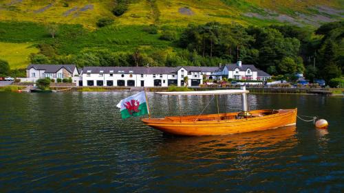 Tal-y-llyn Hotel | Tynycornel Hotel