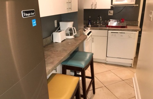 Cardozo House | U St/Logan/Shaw < 1.5 Blocks to Metro-Hi ceilings-Lots of Light-English Basement